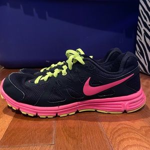nike revolution 2 womens junk